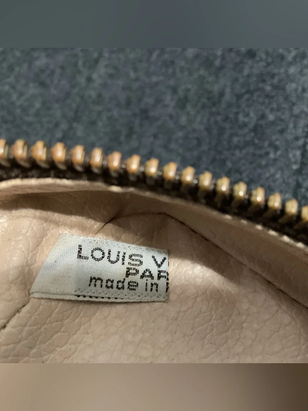 ✅LV TROUSSE 28 CLUTCH 862TH
AUTHENTIC LOUIS VUITTON - Picture 8 of 13